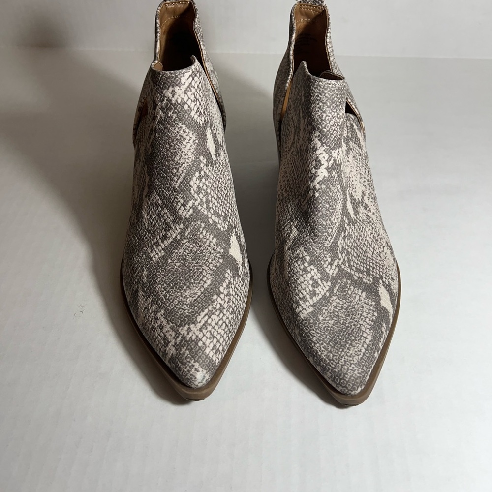 Universal Thread Snakeskin Pattern Ankle Booties - Picture 2 of 6